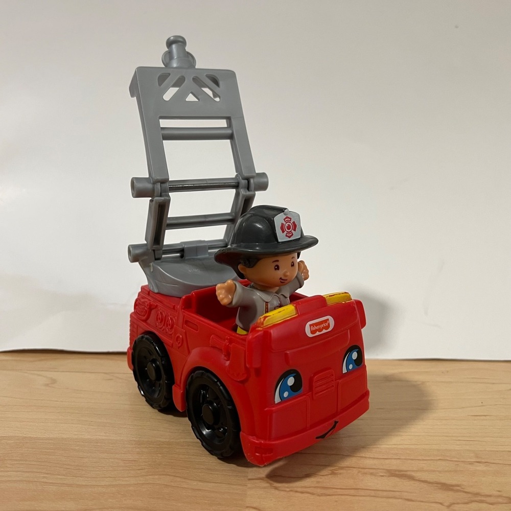 Fisher Price Little People To The Rescue Fire Truck With Firefighter Figure‎
